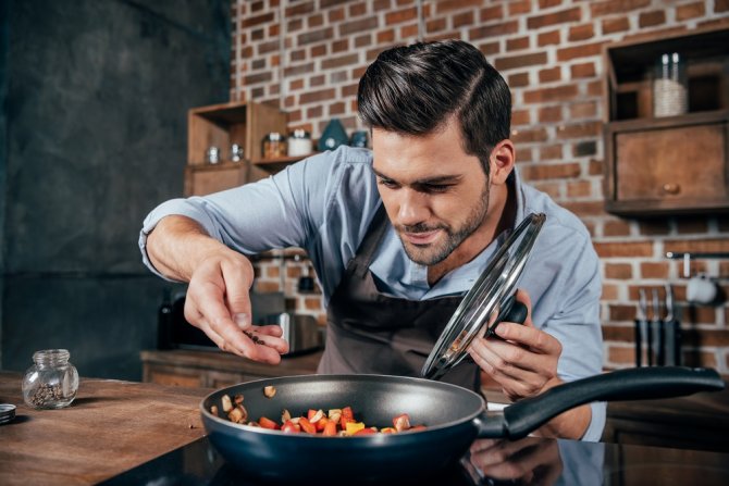 handsome-young-man-with-apron-frying-vegetables-2021-08-29-11-19-02-utc.jpg