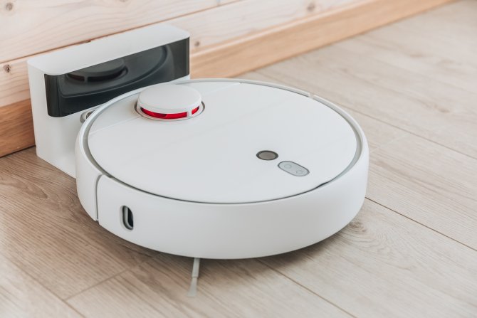 wireless-robot-vacuum-cleaner-return-to-charging-a-2021-08-28-17-04-18-utc.jpg