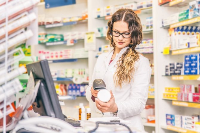 pharmacist-scanning-price-2021-09-04-12-18-41-utc.jpg