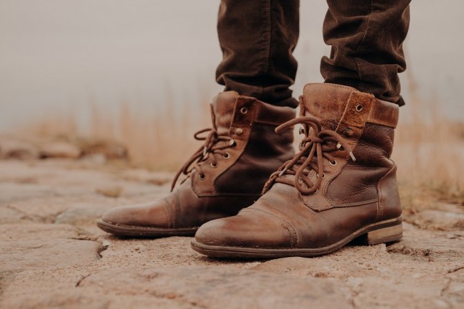 mans-legs-in-old-boots-concept-of-selling-shoes-2021-10-21-03-36-46-utc.jpg