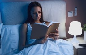 Co dělat v zimě? Zachumlejte se pod peřinu a počtěte si