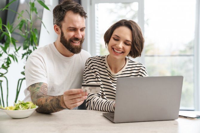 portrait-of-a-cheerful-couple-shopping-online-with-2021-12-15-13-51-22-utc.jpg