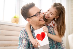 Blíží se Den otců. Víme, čím je obdarovat